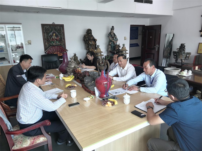 泉山区统战部长李建华一行来中欧官方端网站登录入口指导党建工作